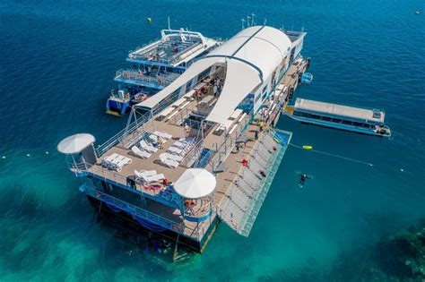 Catch the Reef's Breath-Taking Beauty with the Majic Pontoon